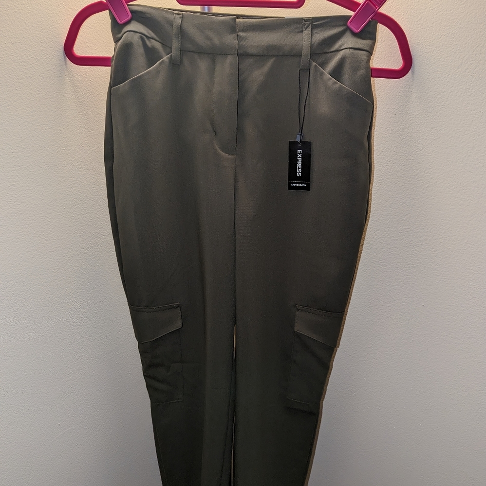 Express army green cropped pants, size 00